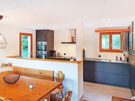 Chalet Altitude 1900 - Küche und Essbereich