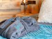 Chalet Cristal du Paradis - Schlafzimmer mit Bademantel