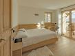 Carezza Dolomiti Chalet Schlafzimmer2 B